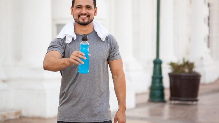 What to Drink During a Workout - The Best and Worst Options